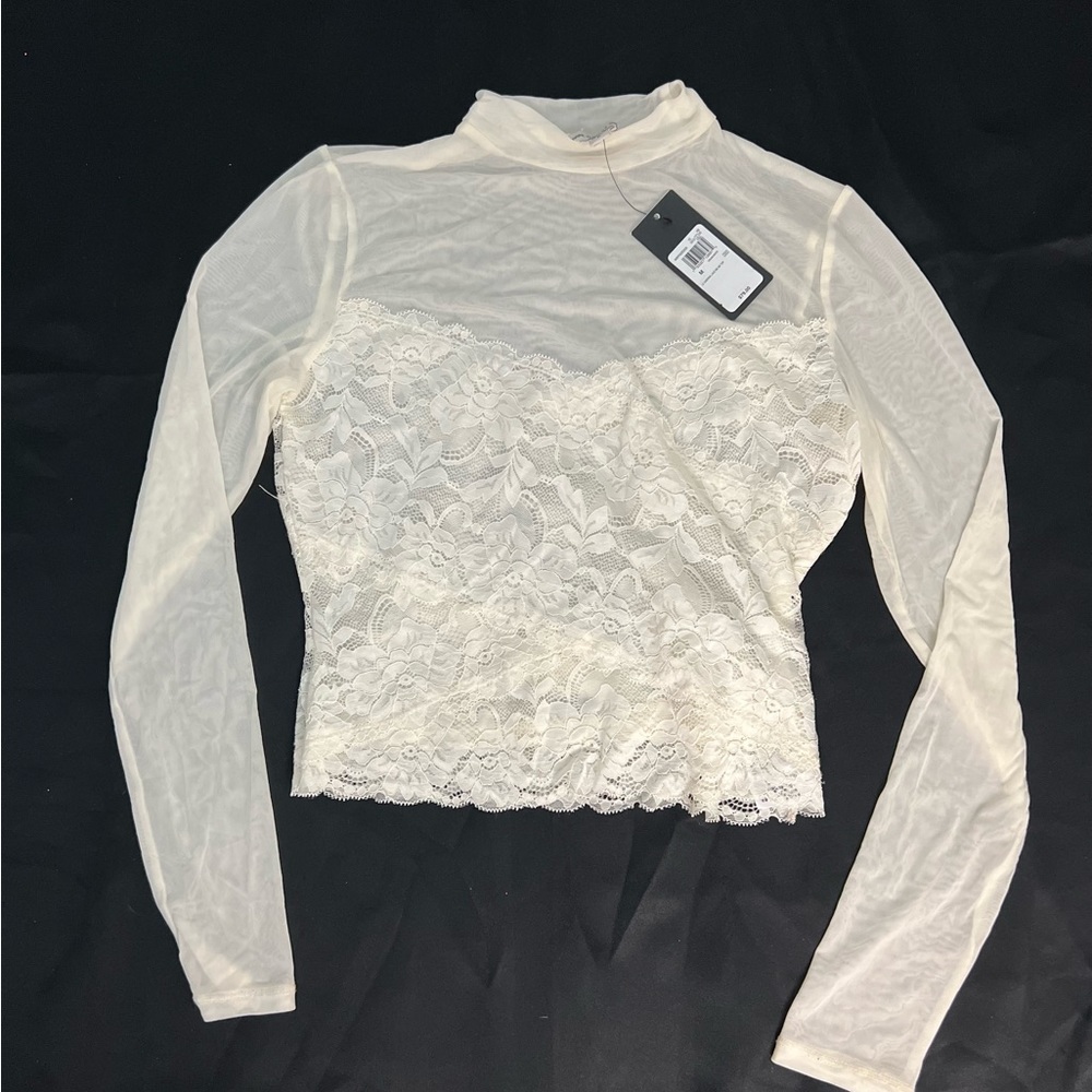 Off White LS Sabrina Lace Mk No Top. Size Medium.